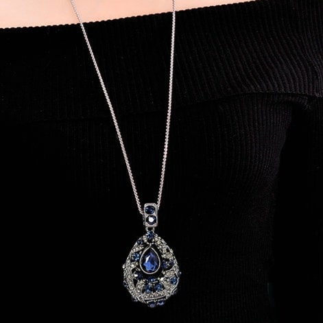 antique-crystals-water-drop-necklace-with-dresses-for-women