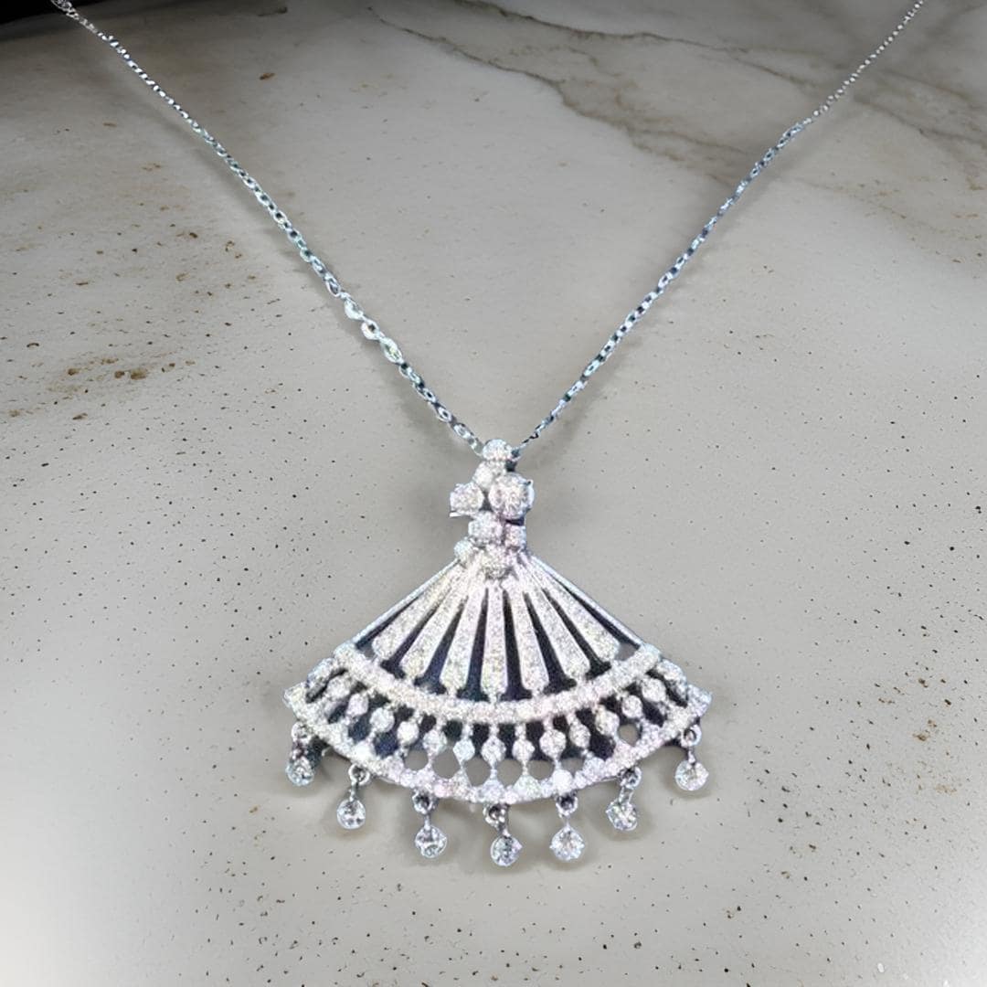 Beautiful fan-shaped pendant on a delicate 925s silver necklace adorned with sparkling white gemstones. A gorgeous item that will make any ensemble seem better